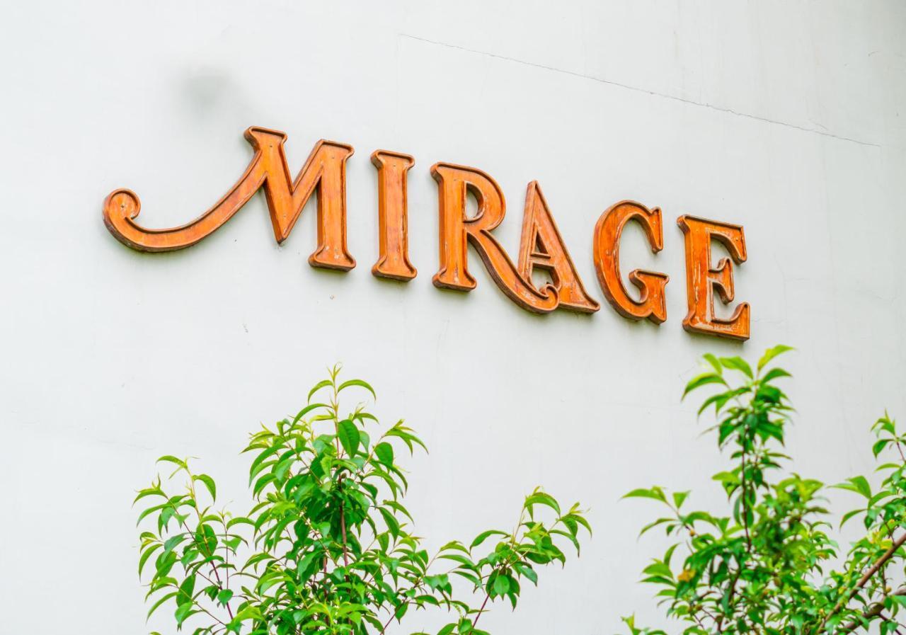 Hotel Mirage Srīnagar Exteriör bild