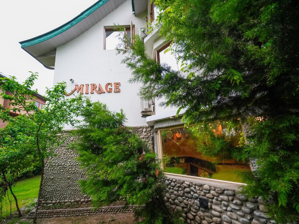 Hotel Mirage Srīnagar Exteriör bild