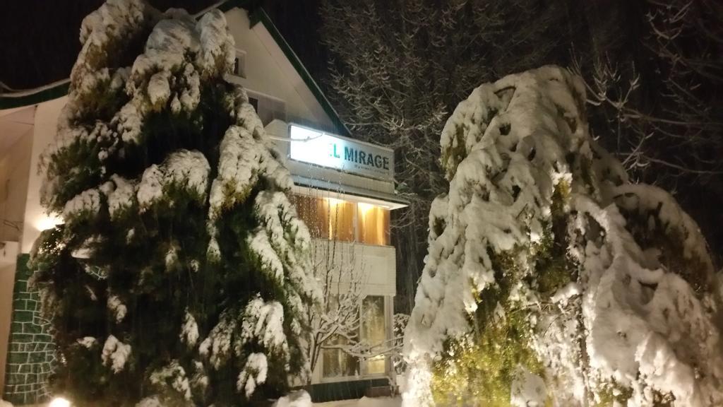 Hotel Mirage Srīnagar Exteriör bild